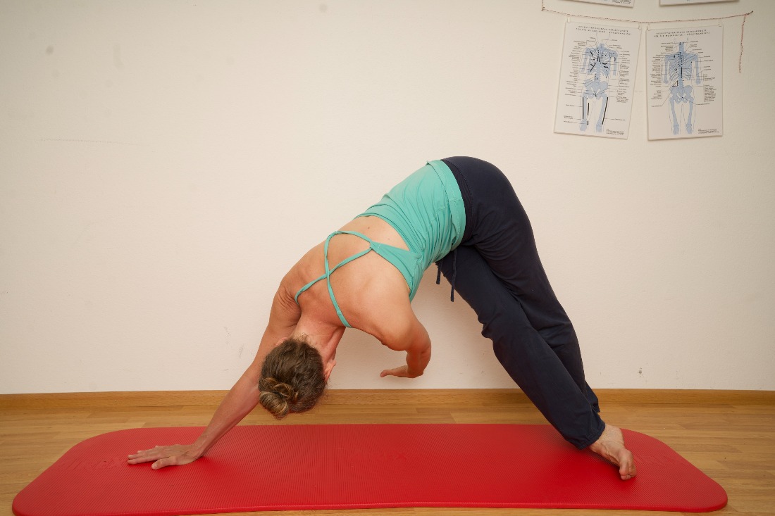 Pilates Twist auf der Matte